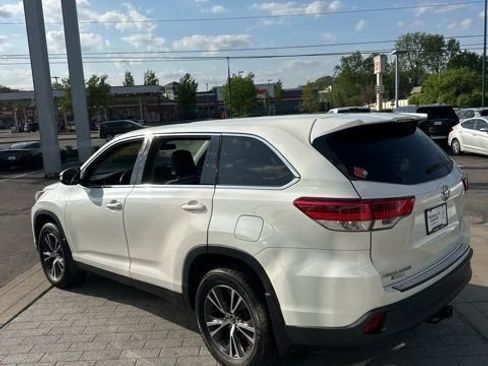 Used 2019 Toyota Highlander LE image 12