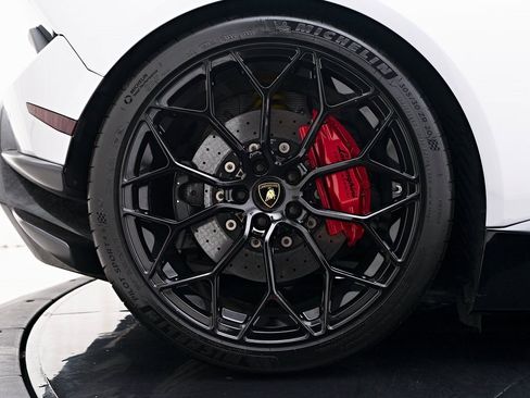 Used 2018 Lamborghini Huracan Performante image 43