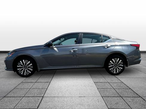 Certified 2023 Nissan Altima 2.5 SV w/ SV Premium Package AWD/4WD image 8