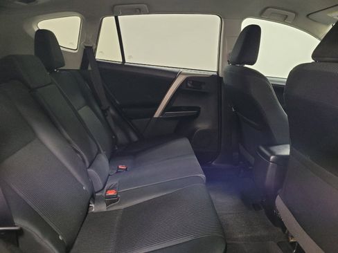 Used 2018 Toyota RAV4 LE image 19