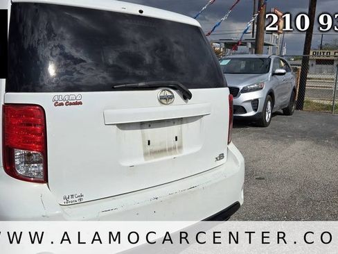 Used 2014 Scion xB FWD image 11