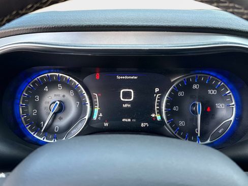 Used 2025 Chrysler Pacifica Limited FWD image 28