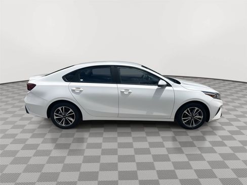 Used 2023 Kia Forte LXS FWD image 4