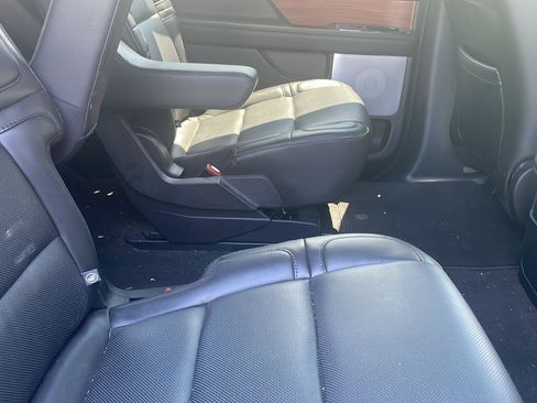 Used 2019 Lincoln Navigator L Reserve AWD/4WD image 4