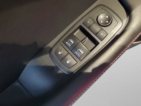 Used 2015 Dodge Challenger SRT Hellcat image 17