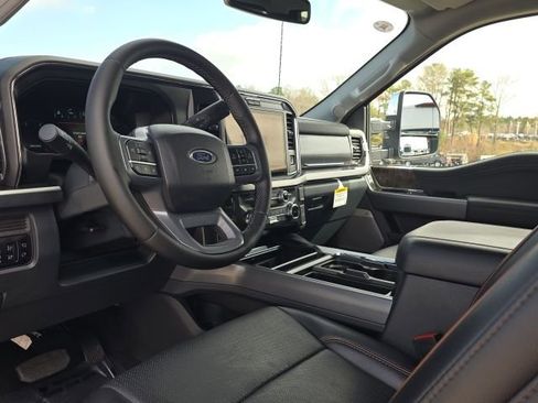 Used 2025 Ford F250 Lariat w/ Chrome Package image 25