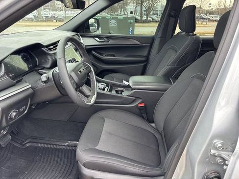 Used 2025 Jeep Grand Cherokee L Laredo w/ Luxury Tech Group I image 15