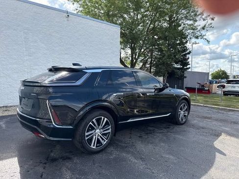 Used 2025 Cadillac Lyriq Luxury AWD/4WD image 5