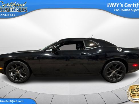 Used 2015 Dodge Challenger SXT Plus image 9