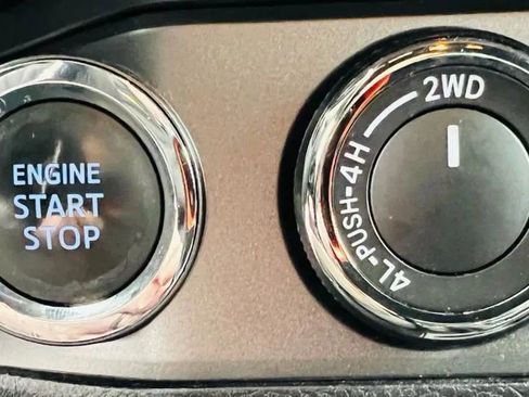 Used 2017 Toyota Tacoma TRD Sport image 19