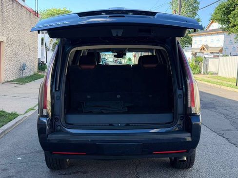 Used 2019 Cadillac Escalade Luxury AWD/4WD image 10