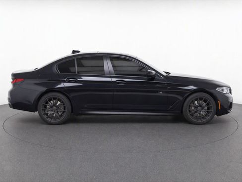 Used 2022 BMW 740i xDrive w/ M Sport Package AWD/4WD image 2