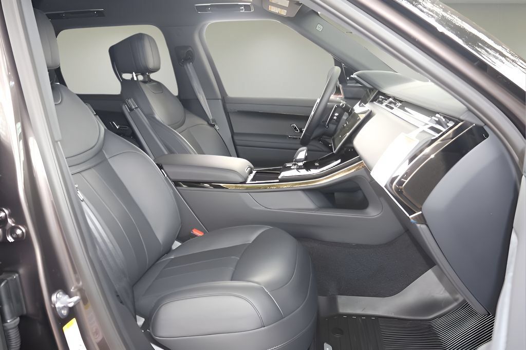 New 2026 Land Rover Range Rover Sport Dynamic SE AWD/4WD image 17