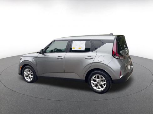 Used 2025 Kia Soul LX w/ LX Technology Package FWD image 10