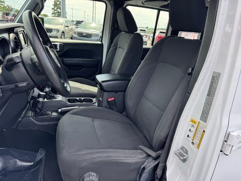 Used 2018 Jeep Wrangler Unlimited Sport image 17