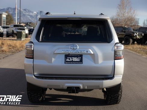 Used 2022 Toyota 4Runner SR5 Premium image 11