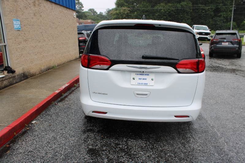 Used 2021 Chrysler Voyager LX FWD image 5