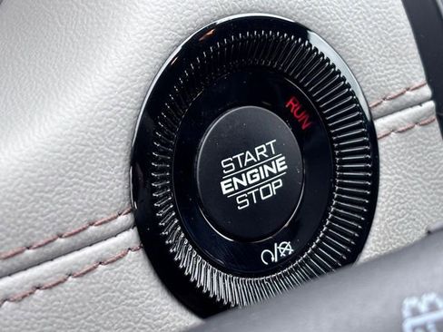 Used 2025 Jeep Compass Limited image 19