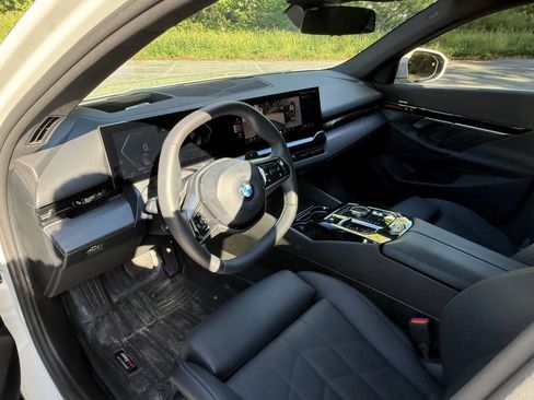 Used 2024 BMW 530i xDrive w/ Premium Package image 10