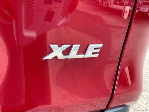 Used 2025 Toyota RAV4 XLE FWD image 10