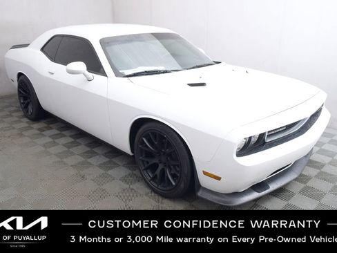 Used 2011 Dodge Challenger image 3