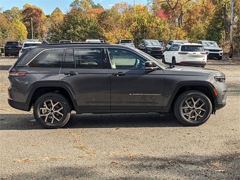 New 2025 Jeep Grand Cherokee Limited image 2