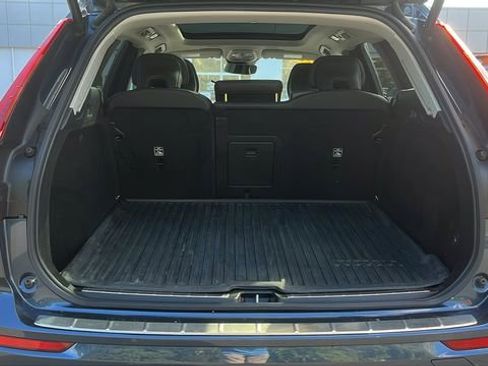 Used 2022 Volvo XC60 B5 Momentum w/ Climate Package image 24