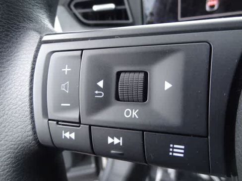 Used 2025 Nissan Kicks SV AWD/4WD image 14