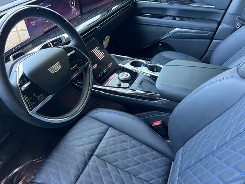 Used 2026 Cadillac Escalade IQL Luxury AWD/4WD image 9