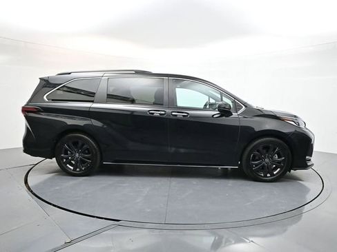 Used 2023 Toyota Sienna XSE image 5
