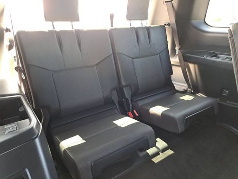 Used 2024 Lexus GX 550 w/ Accessory Package (2T) AWD/4WD image 12