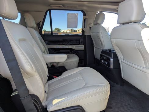 Used 2019 Ford Expedition Platinum image 32