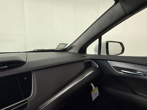 New 2026 Cadillac XT5 Luxury image 12