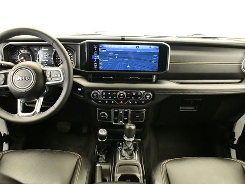 Used 2025 Jeep Wrangler Sahara image 19