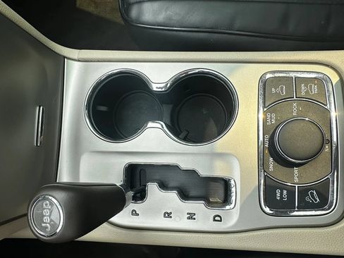 Used 2011 Jeep Grand Cherokee Overland AWD/4WD image 41