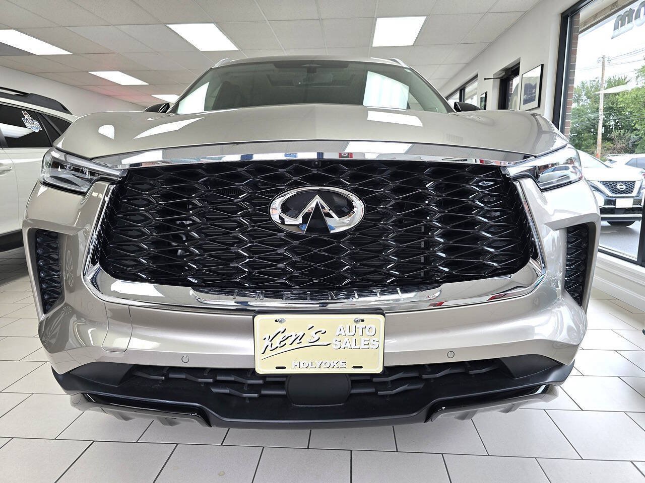 Used 2024 INFINITI QX60 Luxe w/ Performance Audio Package AWD/4WD image 16
