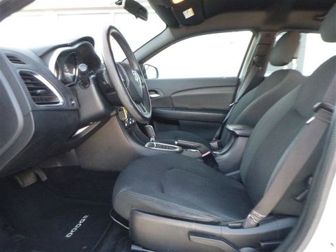 Used 2012 Dodge Avenger SE image 5