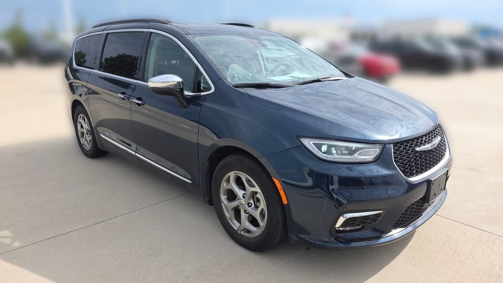 Used 2023 Chrysler Pacifica Limited FWD image 7