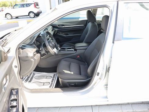 Used 2023 Nissan Altima 2.5 SV image 12