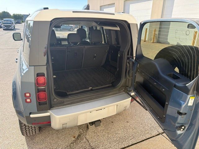 Used 2020 Land Rover Defender 110 SE AWD/4WD image 13