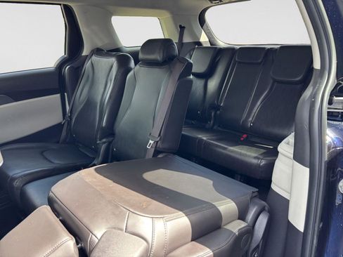 Used 2022 Kia Carnival LX FWD image 32