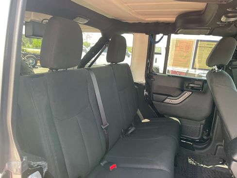 Used 2017 Jeep Wrangler Unlimited Sport w/ Quick Order Package 24S AWD/4WD image 24