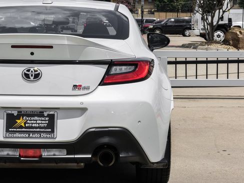 Used 2025 Toyota GR86 Premium RWD image 41