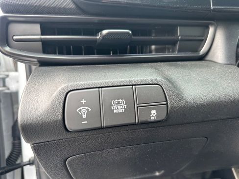 Certified 2025 Hyundai Elantra SEL image 19