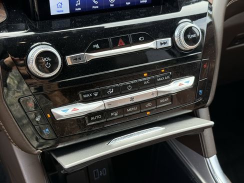 Used 2023 Ford Explorer King Ranch w/ Technology Package RWD image 24