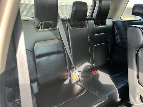 Used 2023 Nissan Pathfinder SL AWD/4WD image 16