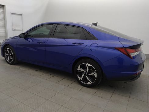 Used 2023 Hyundai Elantra SEL w/ Convenience Package FWD image 3