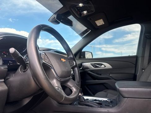 Used 2023 Chevrolet Traverse LT FWD image 38