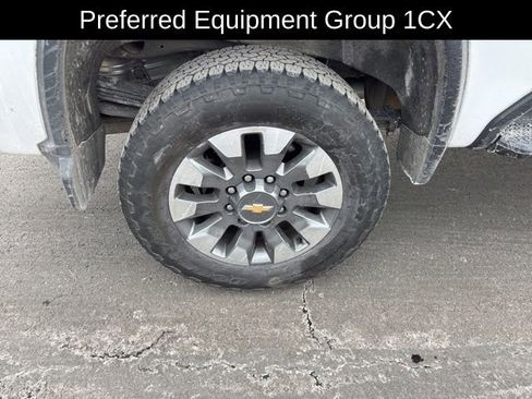 Used 2024 Chevrolet Silverado 2500 Custom w/ Custom Value Package image 4
