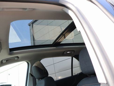 Used 2018 Chevrolet Equinox LT w/ Sun & Infotainment Package image 26